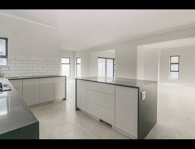 4 BEDROOM FREEHOLD FOR SALE IN PARKLANDS NORTH